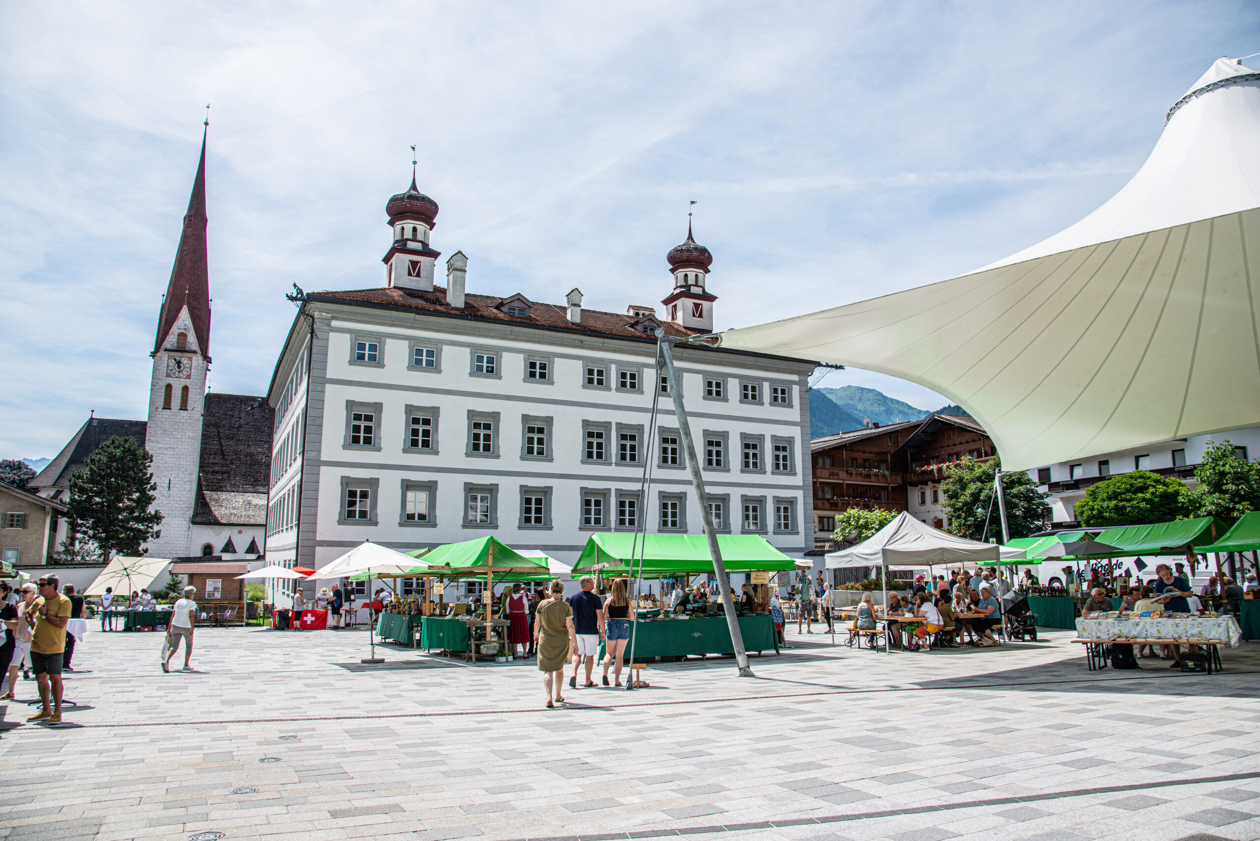 Bauern- und Genussmarkt Fügen am Schlossplatz Fügen