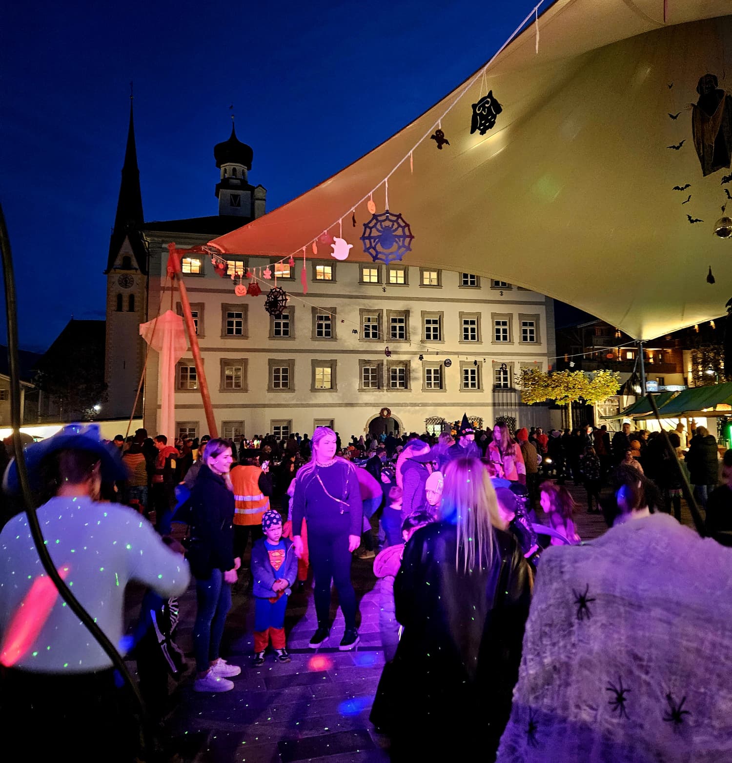 Halloween Gruselfest für Kids am Schlossplatz in Fügen